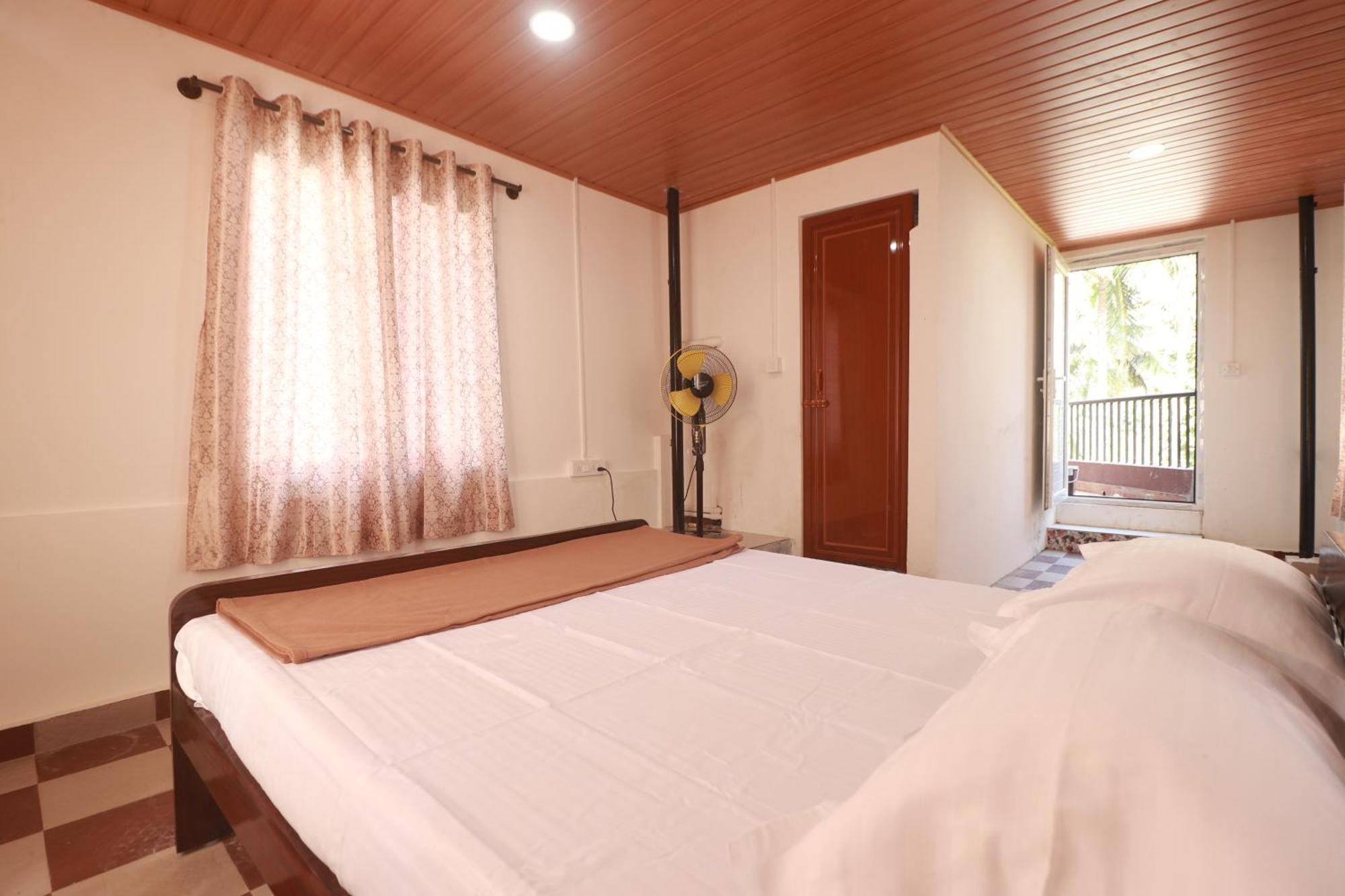 Flintstone Home Kushalnagar Luaran gambar
