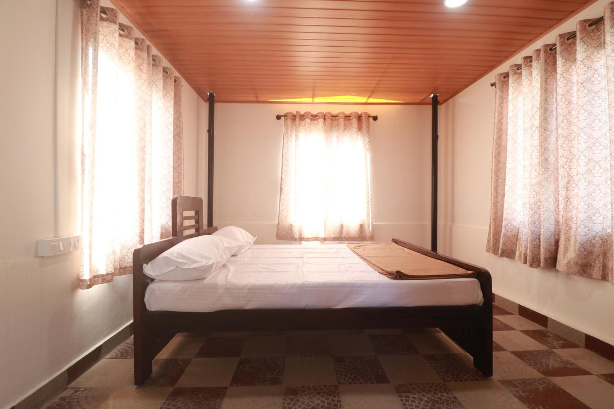 Flintstone Home Kushalnagar Luaran gambar
