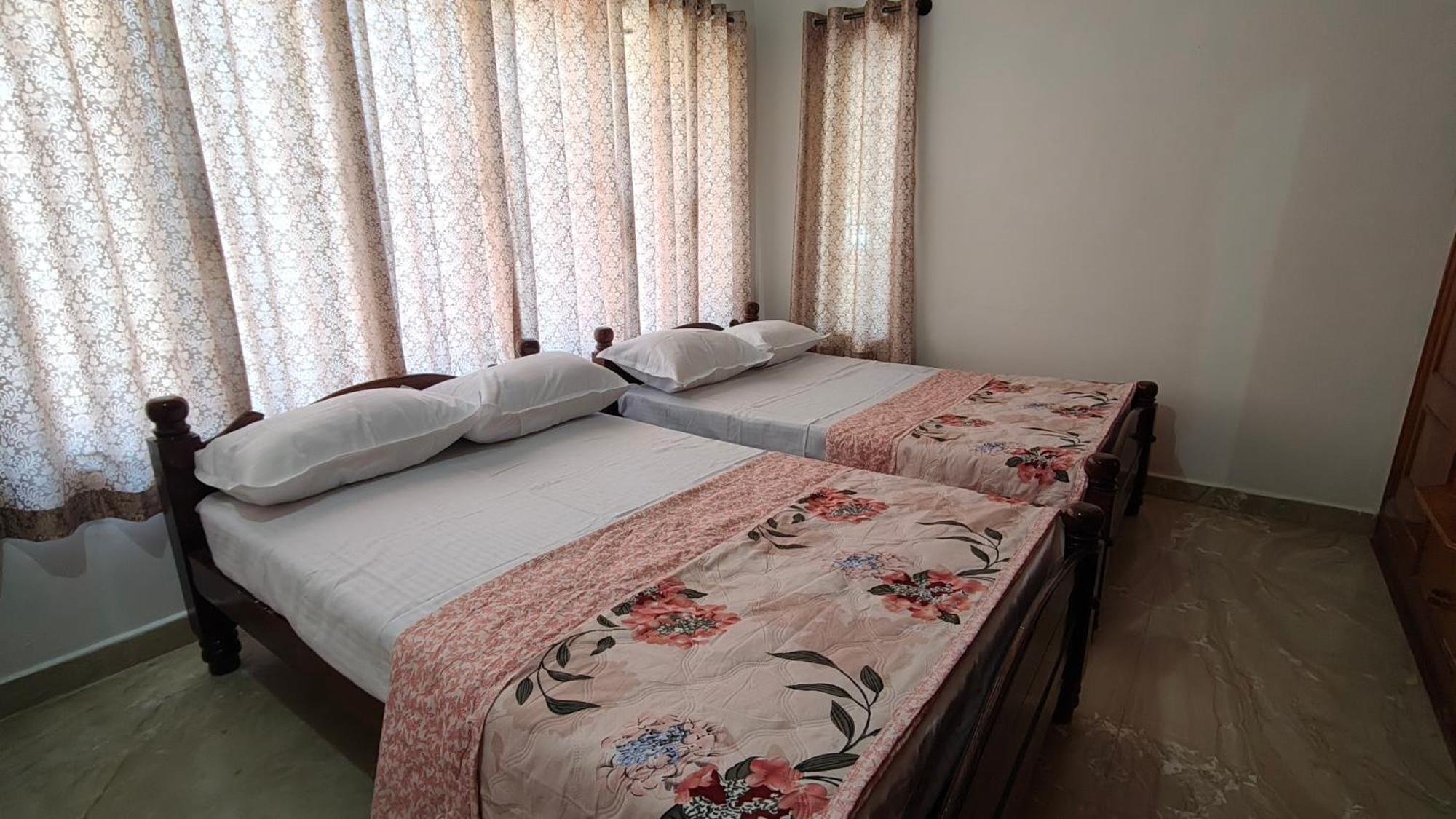 Flintstone Home Kushalnagar Luaran gambar